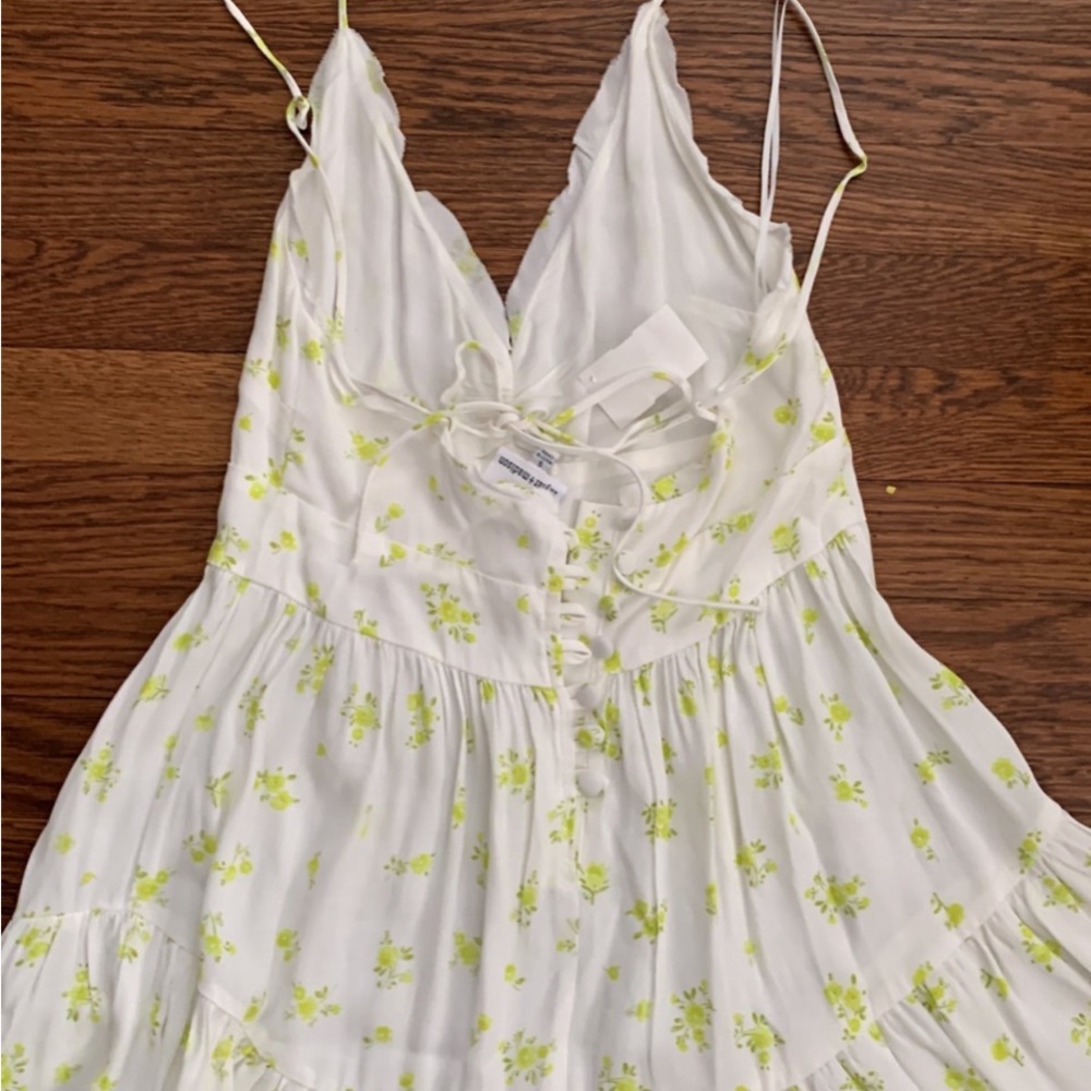 Skylar + Madison white petite flower dress.  New! Size small - Picture 8 of 8